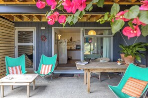 Outdoor dining - An Escape for the Senses - Our Island (Waiheke Island)