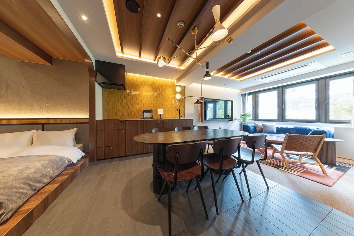 ผ้านวมขนเป็ด, ตู้นิรภัยในห้อง พัก, ผ้าม่านกันแสง, ห้องเก็บเสียง