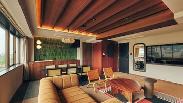 1 bedroom, down duvets, in-room safe, blackout curtains