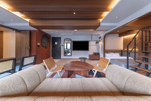 Apartment Suite (2nd Floor)