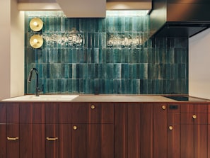 Deluxe Studio, Non Smoking | Private kitchen
