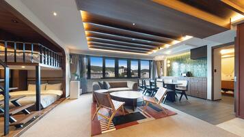 Down duvets, in-room safe, blackout curtains, soundproofing