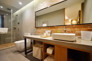 Design Double Room, Courtyard View | Bathroom | Shower, hair dryer, slippers, towels - Cozylife Hotel Westlake (Hangzhou)