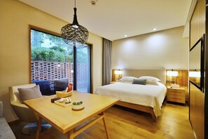 Design Double Room, Courtyard View