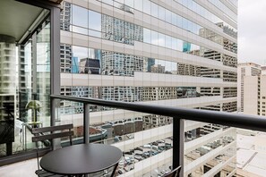 Property grounds - Blueground | River North, pool & gym, nr Mile (Chicago)