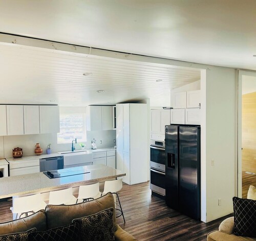 Spacious 5-bedroom house with an incredible view in Glenwood Springs