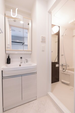 Free WiFi, bed sheets - Unito Hotel Residence NAMBA Motomachi (Osaka)