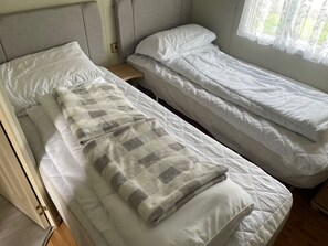 2 bedrooms, iron/ironing board, bed sheets