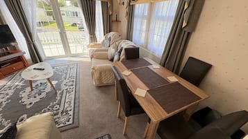 TV, fireplace, stereo