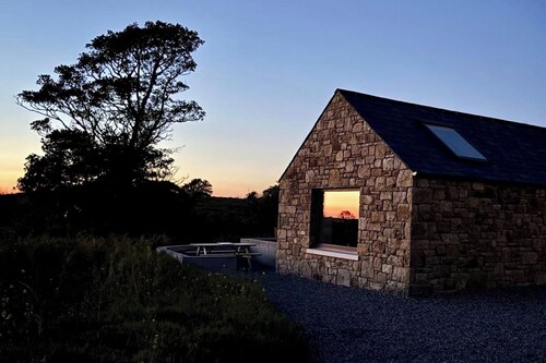 Scenic views -cosy cottage -  Sleeps 2- Free Parking