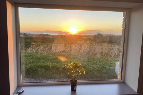 Scenic views 2 Bed Cottage Sleeps 4 - Free Parking