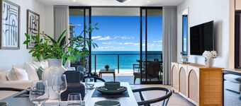 The Luxe Surf & Sea Suite