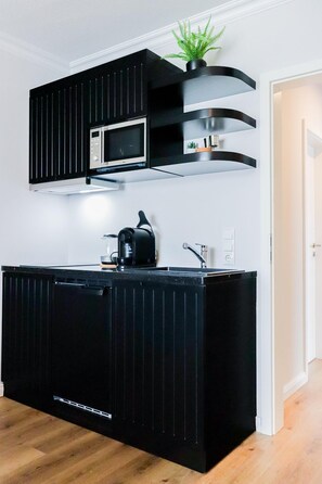 Fridge, microwave, oven, stovetop - Beachfront & high-quality vacation accommodation, with garden access and (Scharbeutz)