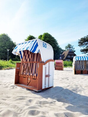 Unclassified image, 4 of 37, button