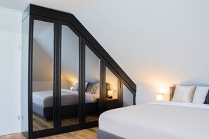 2 bedrooms, WiFi - Beachfront & high-quality vacation accommodation, with garden access and (Scharbeutz)