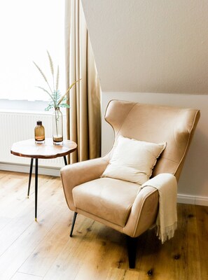 Televisie, een tafeltennistafel en een stereo