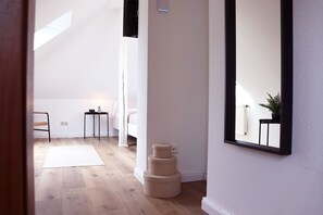 1 slaapkamer, een kluis op de kamer, een strijkplank/strijkijzer, wifi