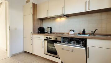 Kühlschrank, Ofen, Herdplatte, Geschirrspüler