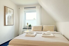 5 bedrooms, iron/ironing board, WiFi