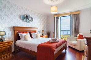 3 habitaciones, tabla de planchar con plancha y acceso a internet 