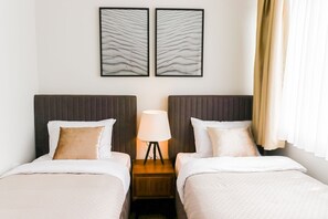 Unclassified image, 4 of 34, button