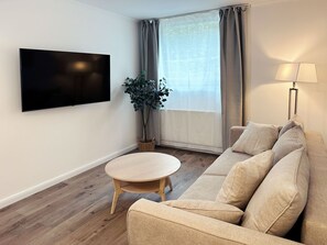 Fernseher, Tischtennisplatte