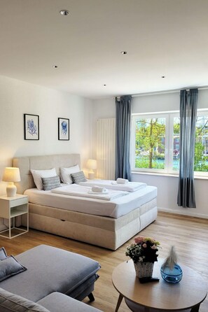 1 bedroom, iron/ironing board, WiFi - Pure harbor romance - vacation apartment with a first-class view from "Momentic" - (Neustadt in Holstein)