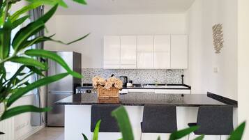 Kühlschrank, Ofen, Herdplatte, Geschirrspüler