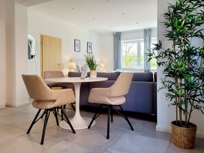 Unclassified image, 2 of 36, button