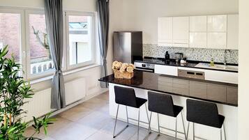 Kühlschrank, Ofen, Herdplatte, Geschirrspüler