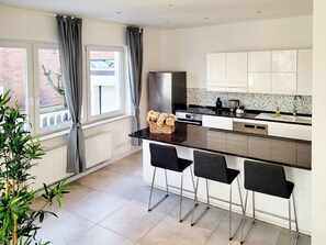 Réfrigérateur, four, plaque de cuisson, lave-vaisselle