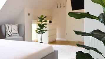 4 Schlafzimmer, Schreibtisch, Bügeleisen/Bügelbrett, WLAN