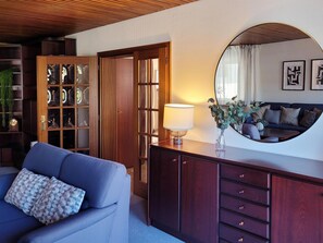 Unclassified image, 2 of 59, button