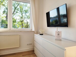 Unclassified image, 2 of 35, button