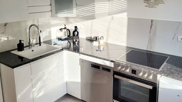 Kühlschrank, Ofen, Herdplatte, Geschirrspüler