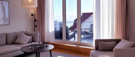 Fernseher, Tischtennisplatte