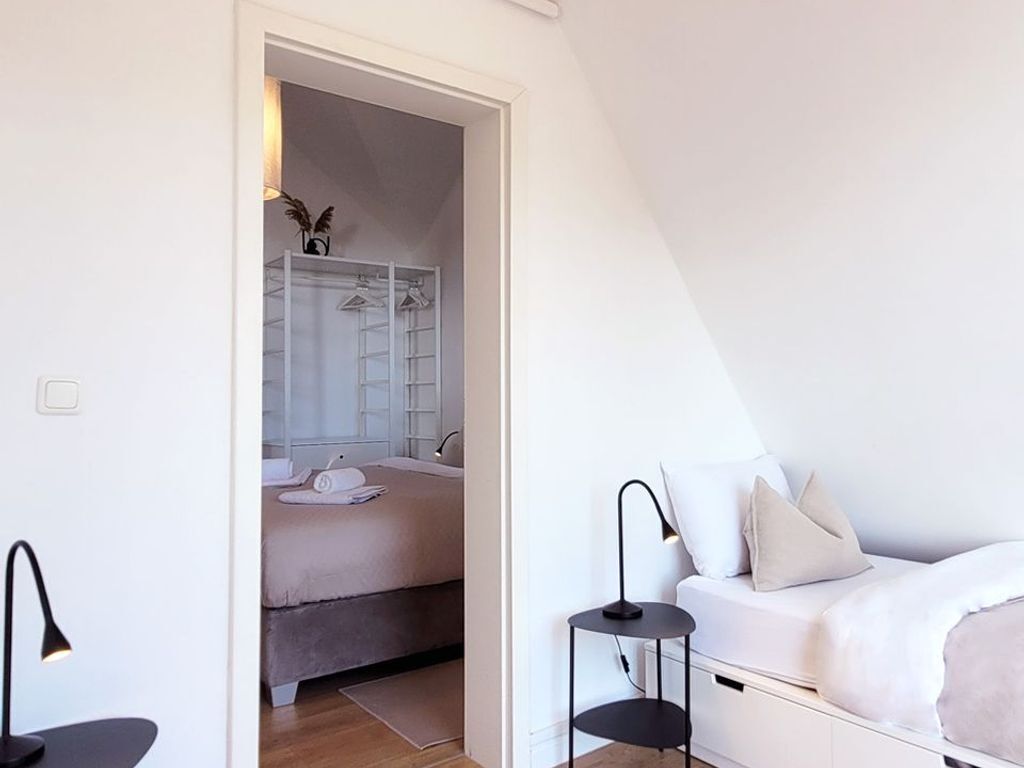 5 Schlafzimmer, Schreibtisch, Bügeleisen/Bügelbrett, WLAN