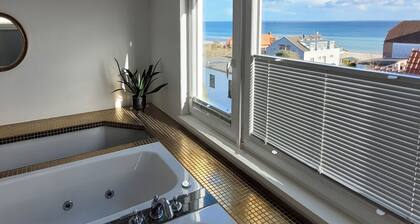 Large penthouse apartment with sea view, sun terrace & luxury bathroom from