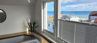 Large penthouse apartment with sea view, sun terrace & luxury bathroom from