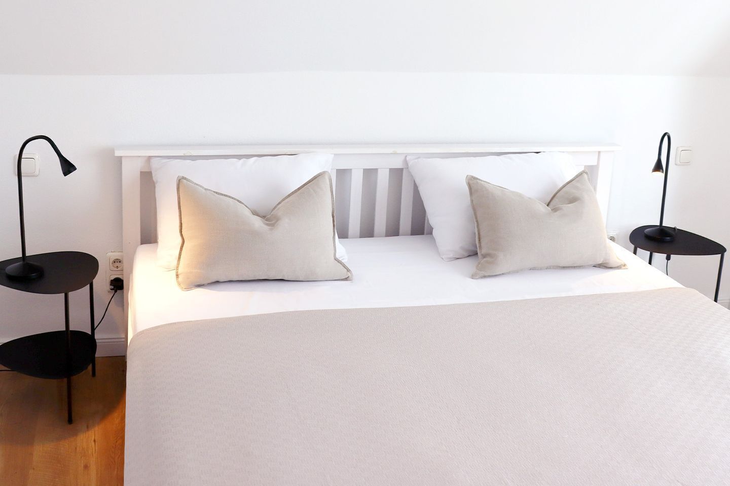 5 Schlafzimmer, Schreibtisch, Bügeleisen/Bügelbrett, WLAN