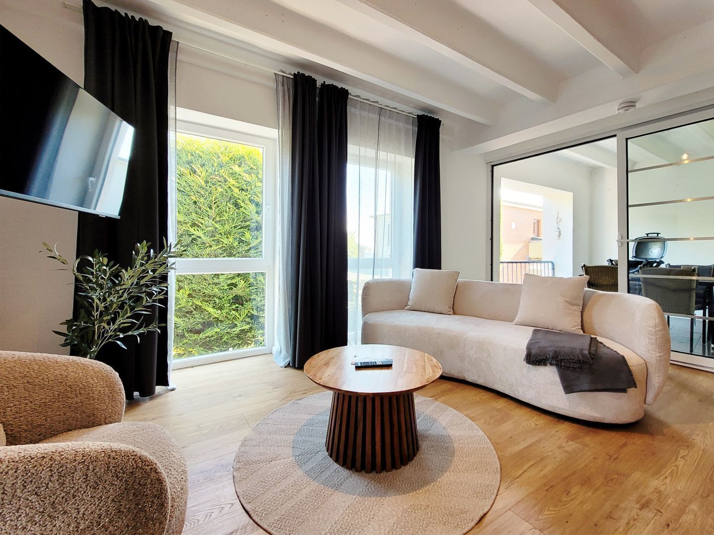 Fernseher, Tischtennisplatte