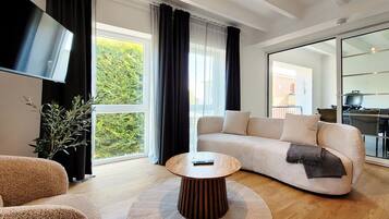 Fernseher, Tischtennisplatte