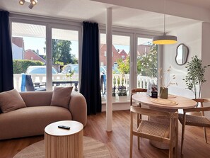 TV, table tennis, stereo