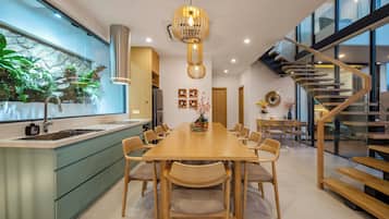 Deluxe Villa, 6 Bedrooms, Private Pool | Private kitchen