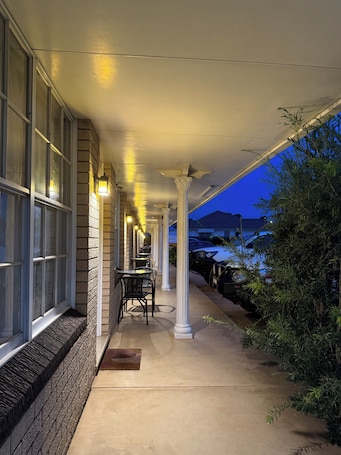 Front of property. Crown Motel Wellington