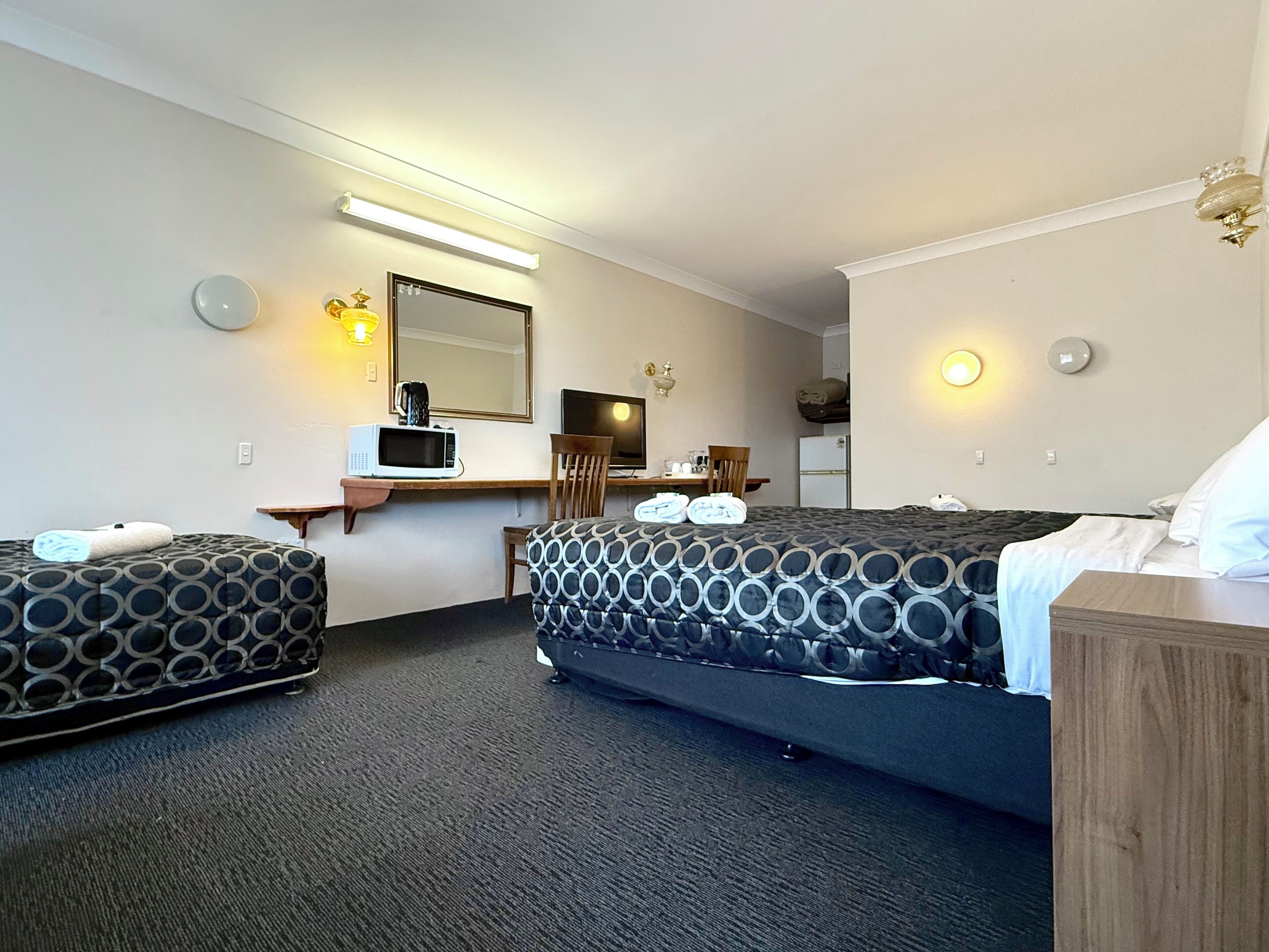 Family Room | Desk, laptop workspace, iron/ironing board, free WiFi