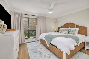 3 slaapkamers, een strijkplank/strijkijzer, gratis wifi, beddengoed