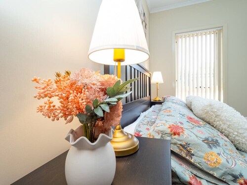 [Sleeps 10] Comfy 4BR Villa with garage, pet friendly! Short walk to shops.