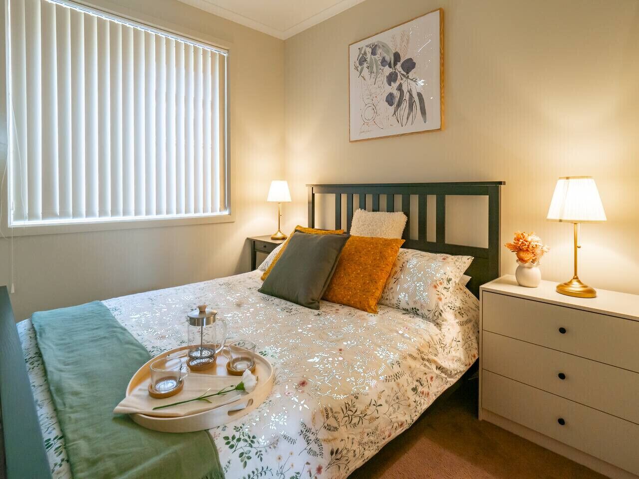 Desk, iron/ironing board, WiFi, bed sheets