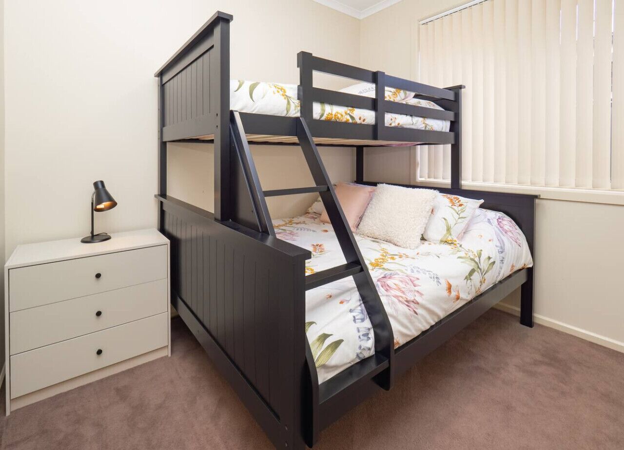 Desk, iron/ironing board, WiFi, bed sheets